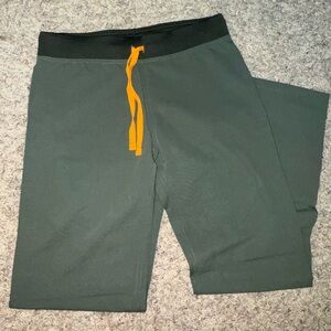 FIGS: Moss scrub pant